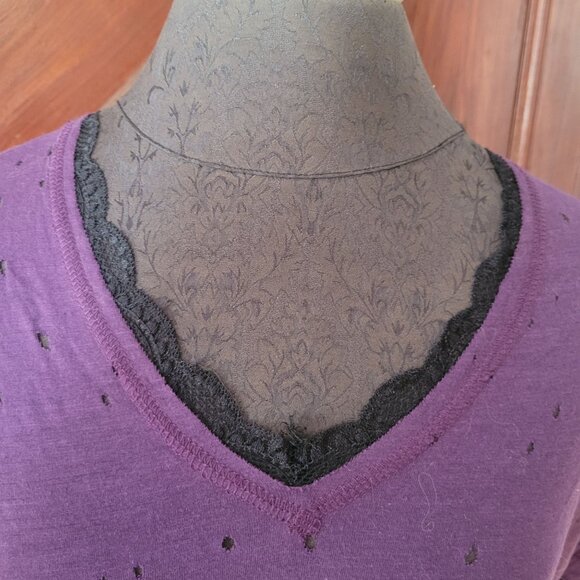 Torrid Distressed Purple Short Sleeve V-Neck T-Shirt With Lace Details 0 Large - Picture 3 of 9